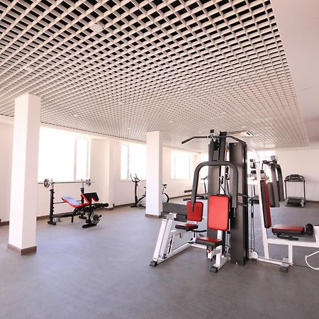 Eastland Hotel & Apartment Phnom Penh Esterno foto
