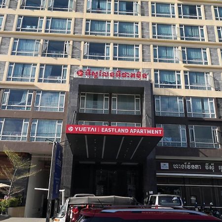 Eastland Hotel & Apartment Phnom Penh Esterno foto