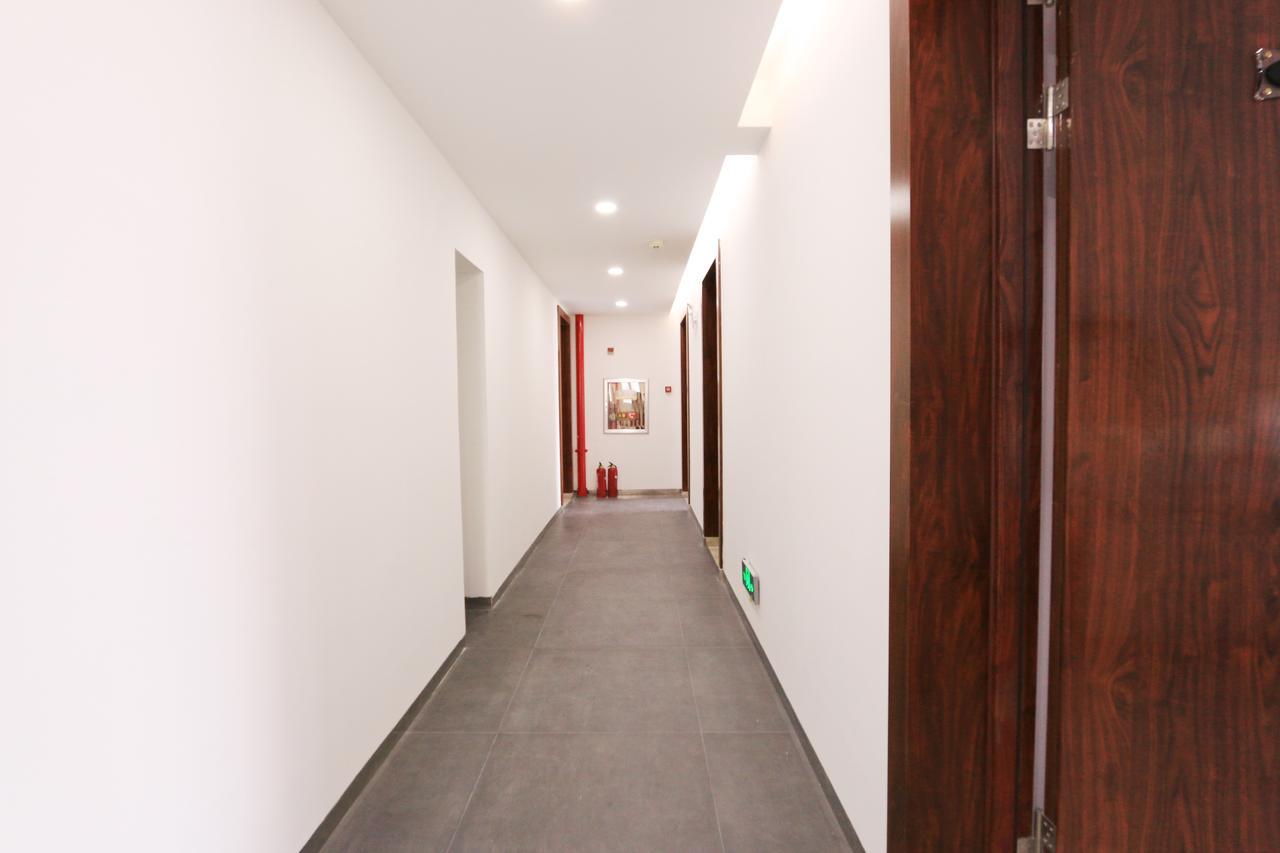 Eastland Hotel & Apartment Phnom Penh Esterno foto