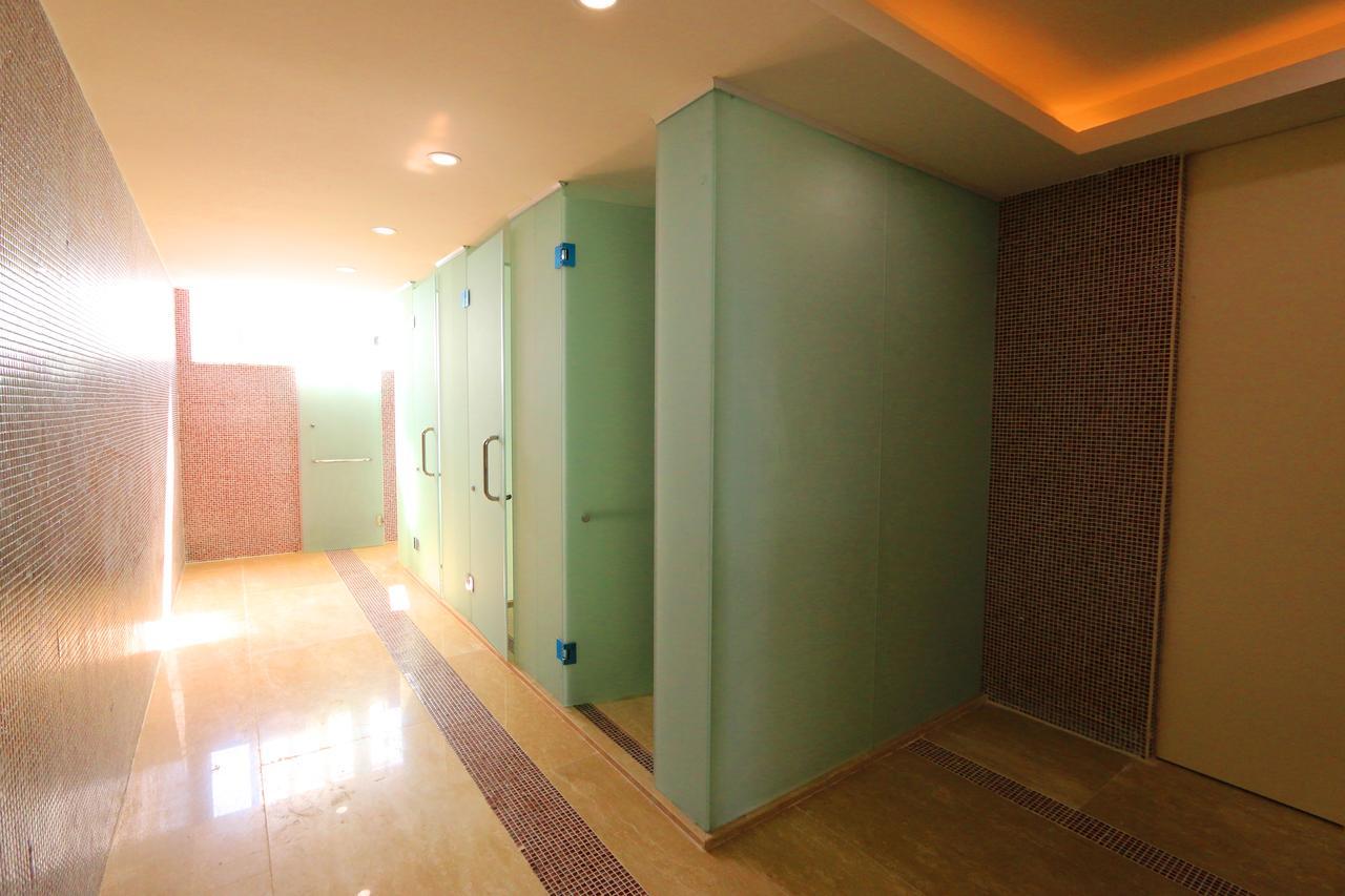 Eastland Hotel & Apartment Phnom Penh Esterno foto