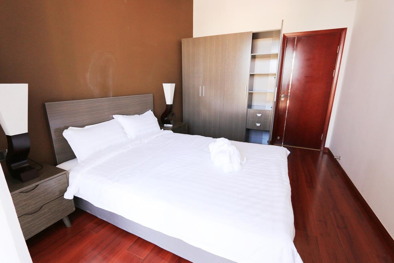 Eastland Hotel & Apartment Phnom Penh Esterno foto