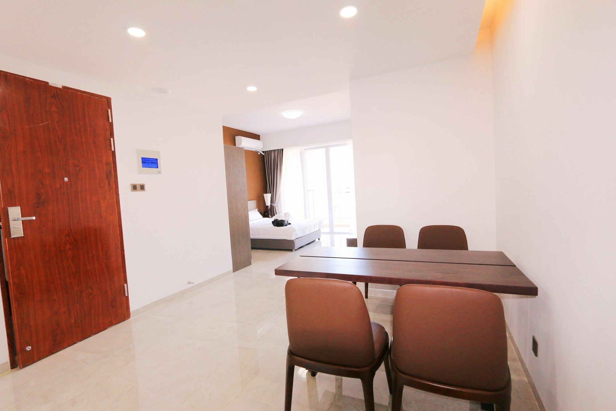 Eastland Hotel & Apartment Phnom Penh Esterno foto