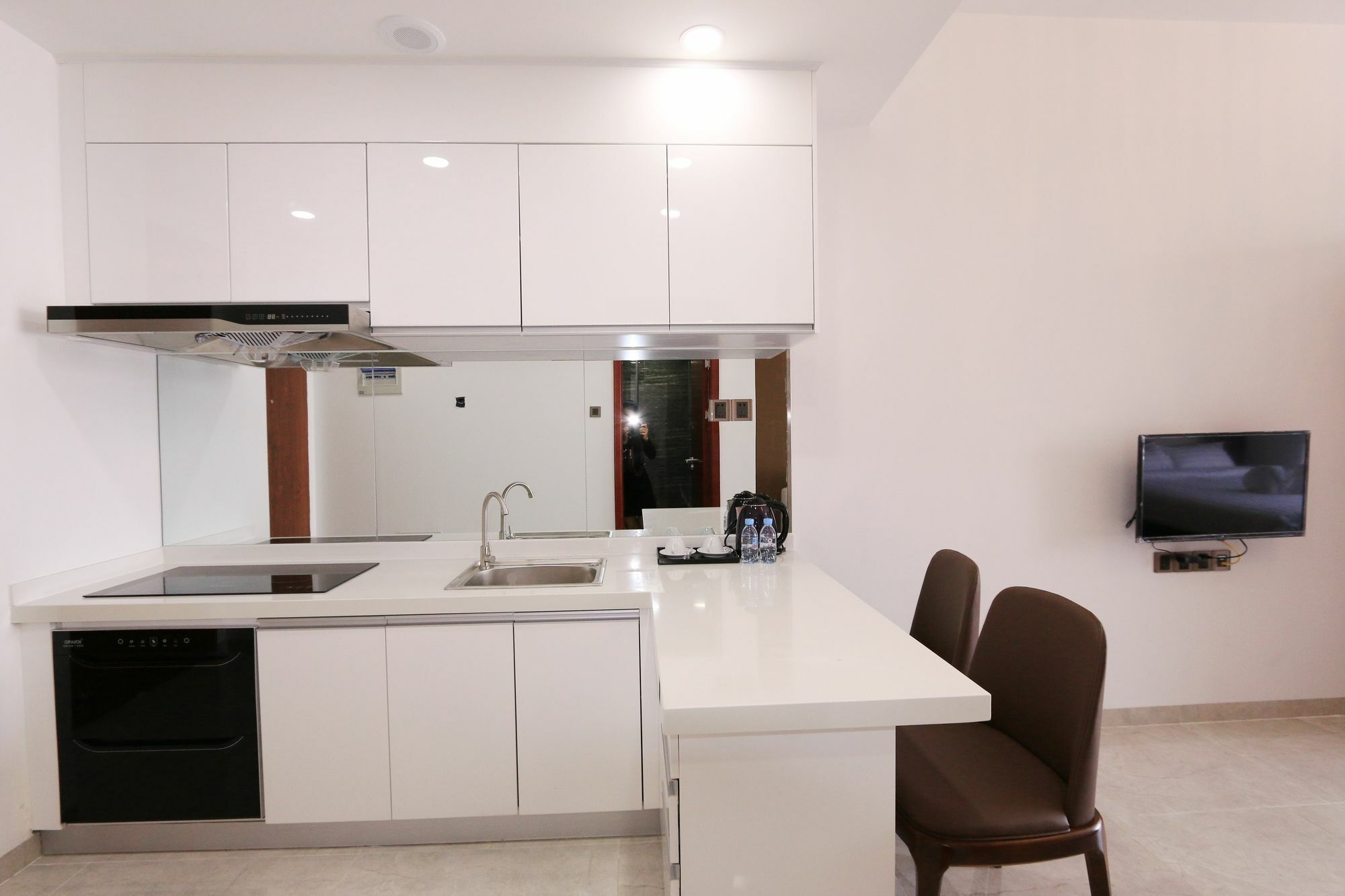 Eastland Hotel & Apartment Phnom Penh Esterno foto