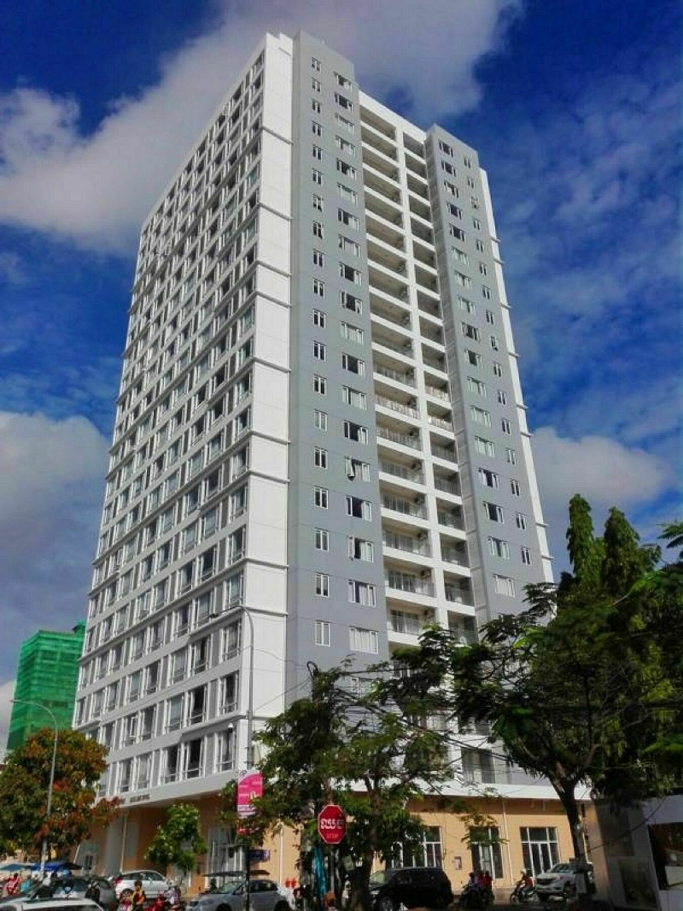 Eastland Hotel & Apartment Phnom Penh Esterno foto