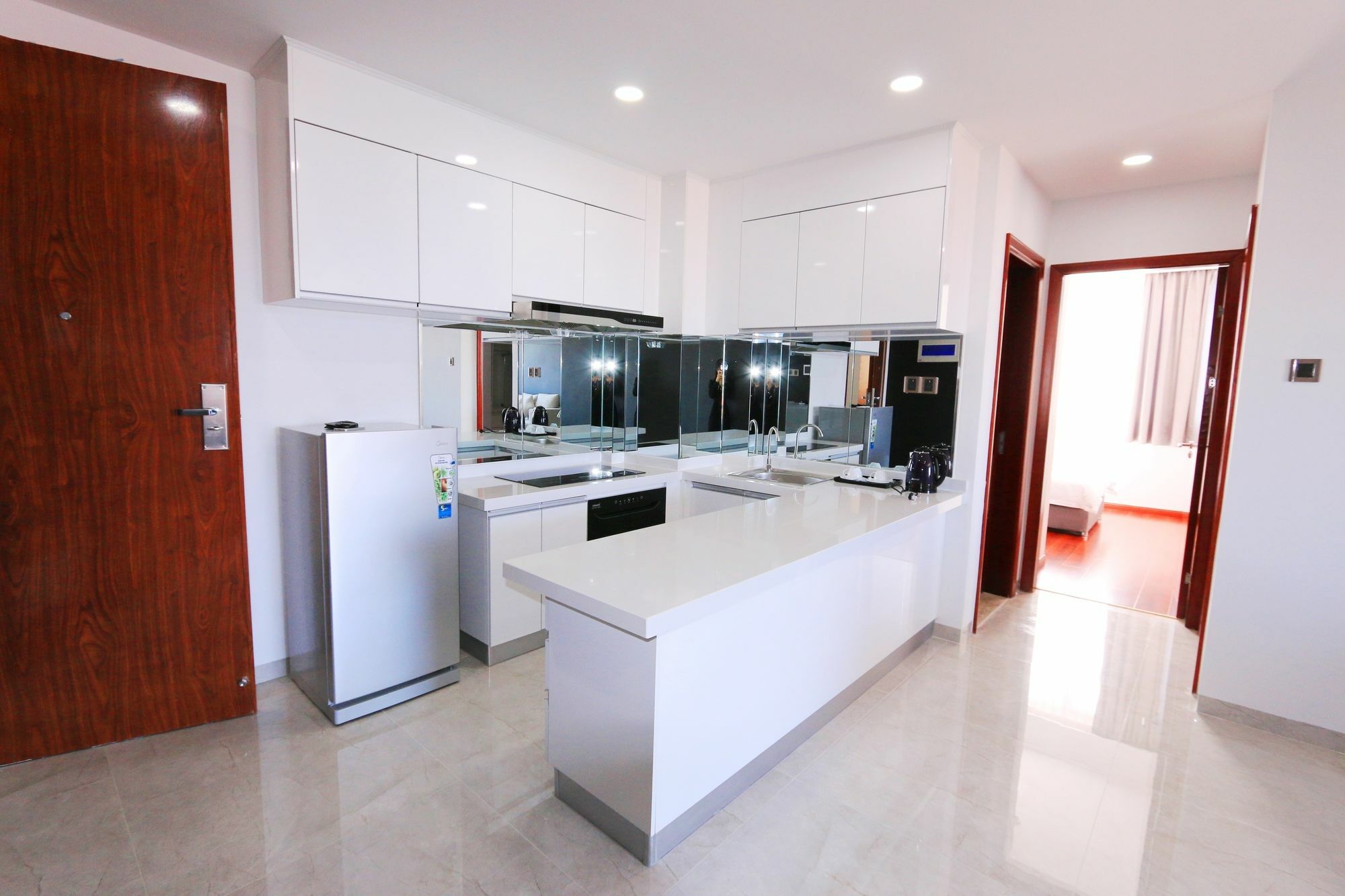 Eastland Hotel & Apartment Phnom Penh Esterno foto