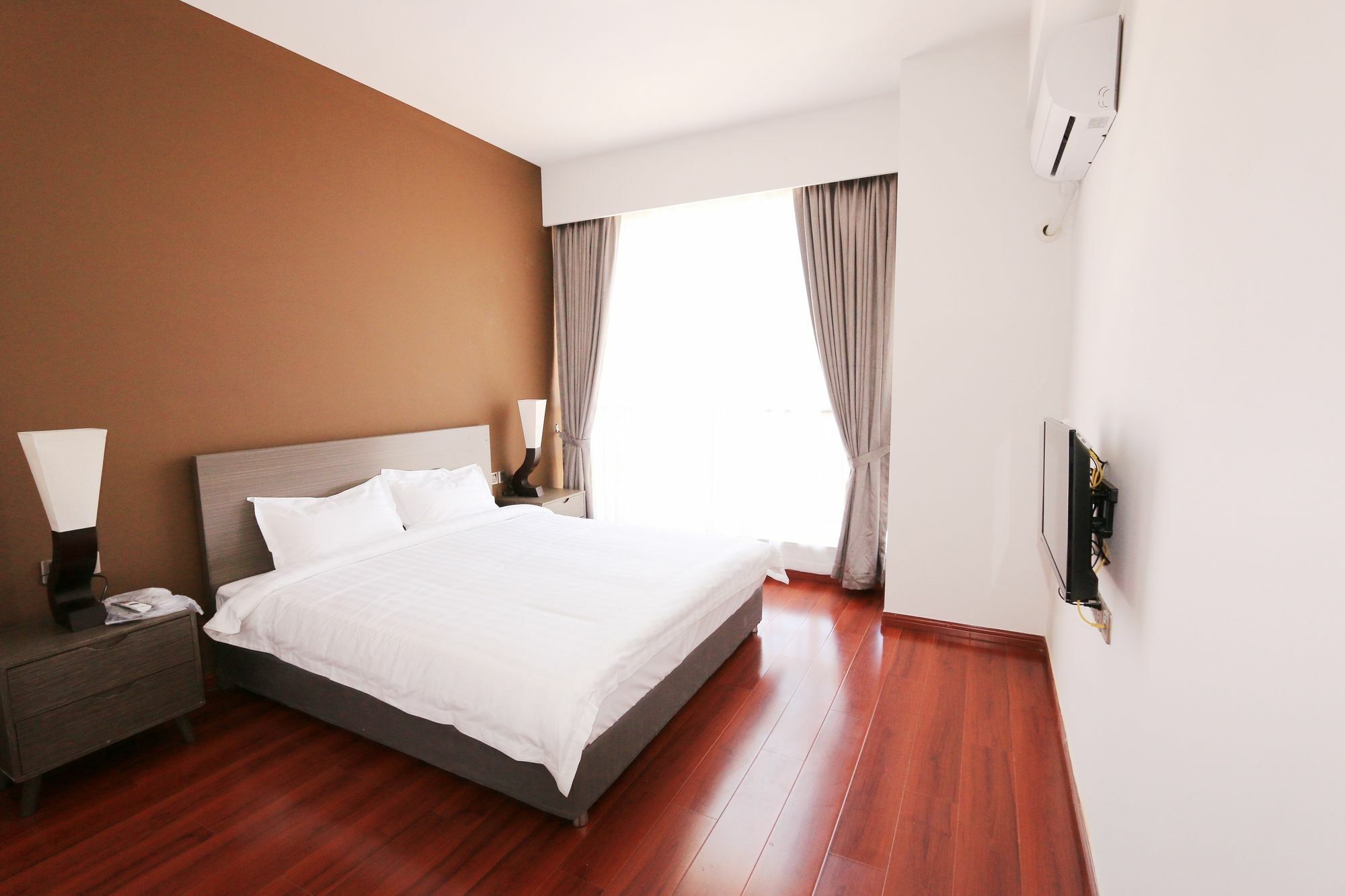 Eastland Hotel & Apartment Phnom Penh Esterno foto