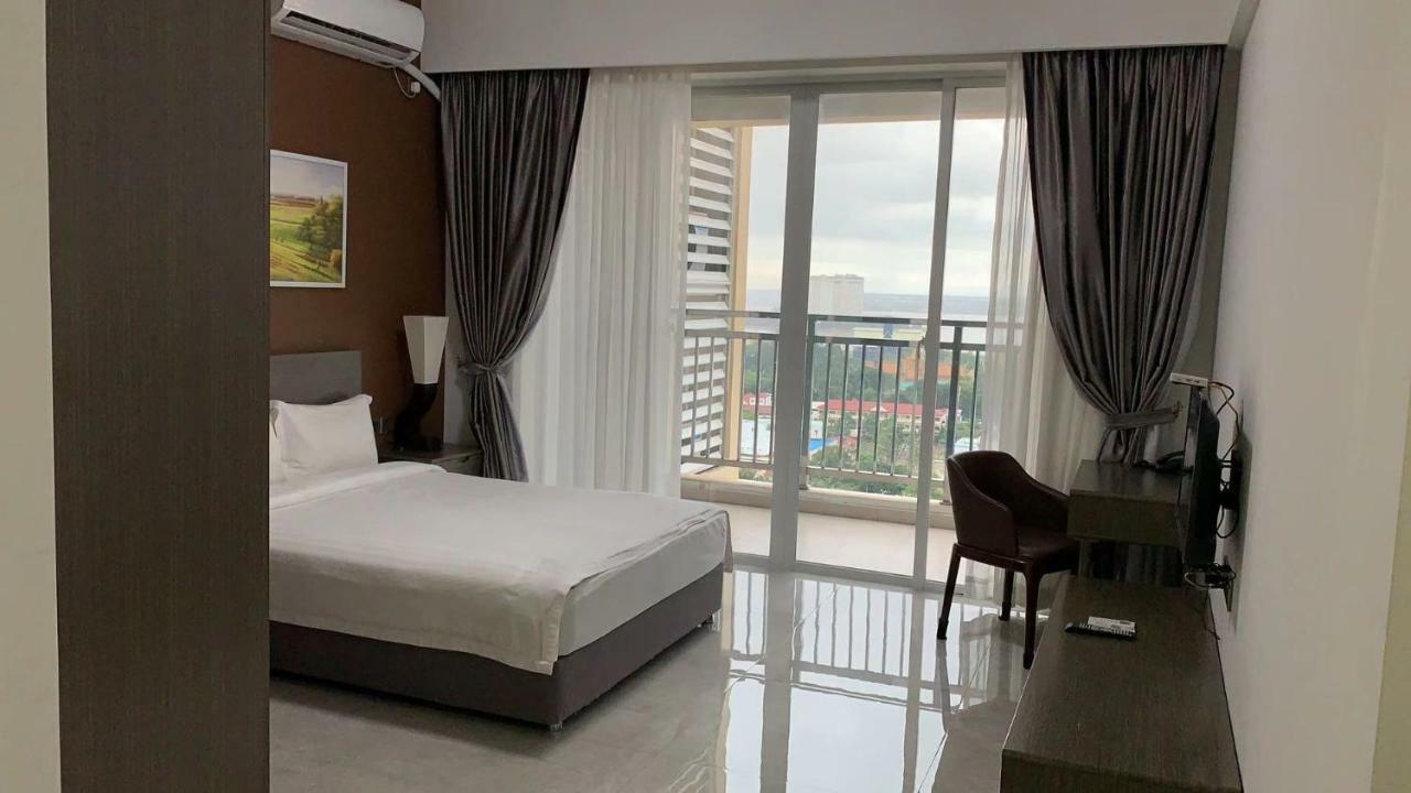 Eastland Hotel & Apartment Phnom Penh Esterno foto
