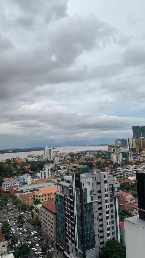 Eastland Hotel & Apartment Phnom Penh Esterno foto