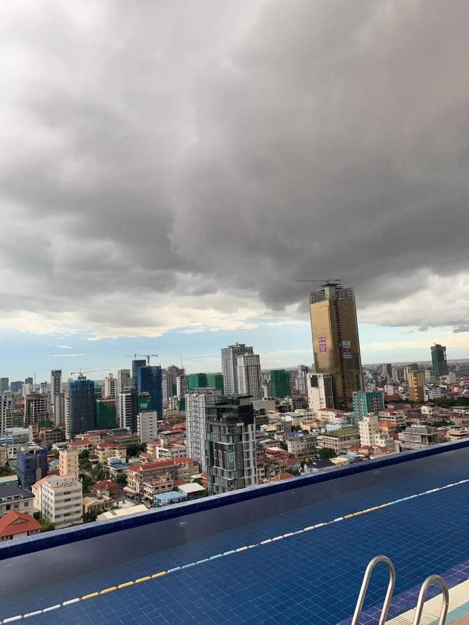 Eastland Hotel & Apartment Phnom Penh Esterno foto
