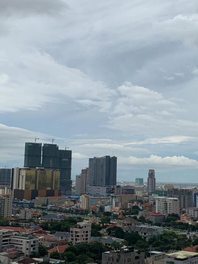 Eastland Hotel & Apartment Phnom Penh Esterno foto