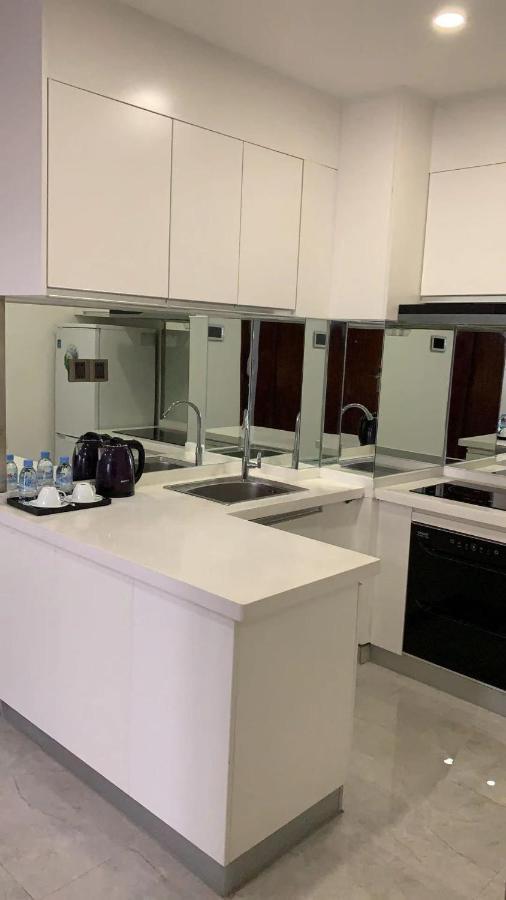 Eastland Hotel & Apartment Phnom Penh Esterno foto