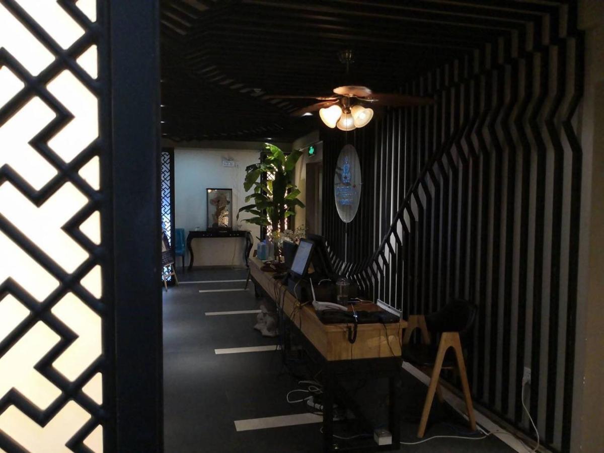 Eastland Hotel & Apartment Phnom Penh Esterno foto