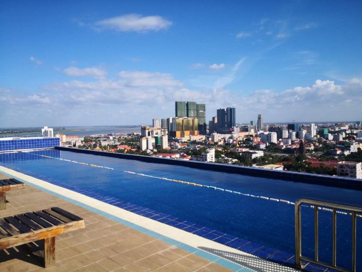 Eastland Hotel & Apartment Phnom Penh Esterno foto