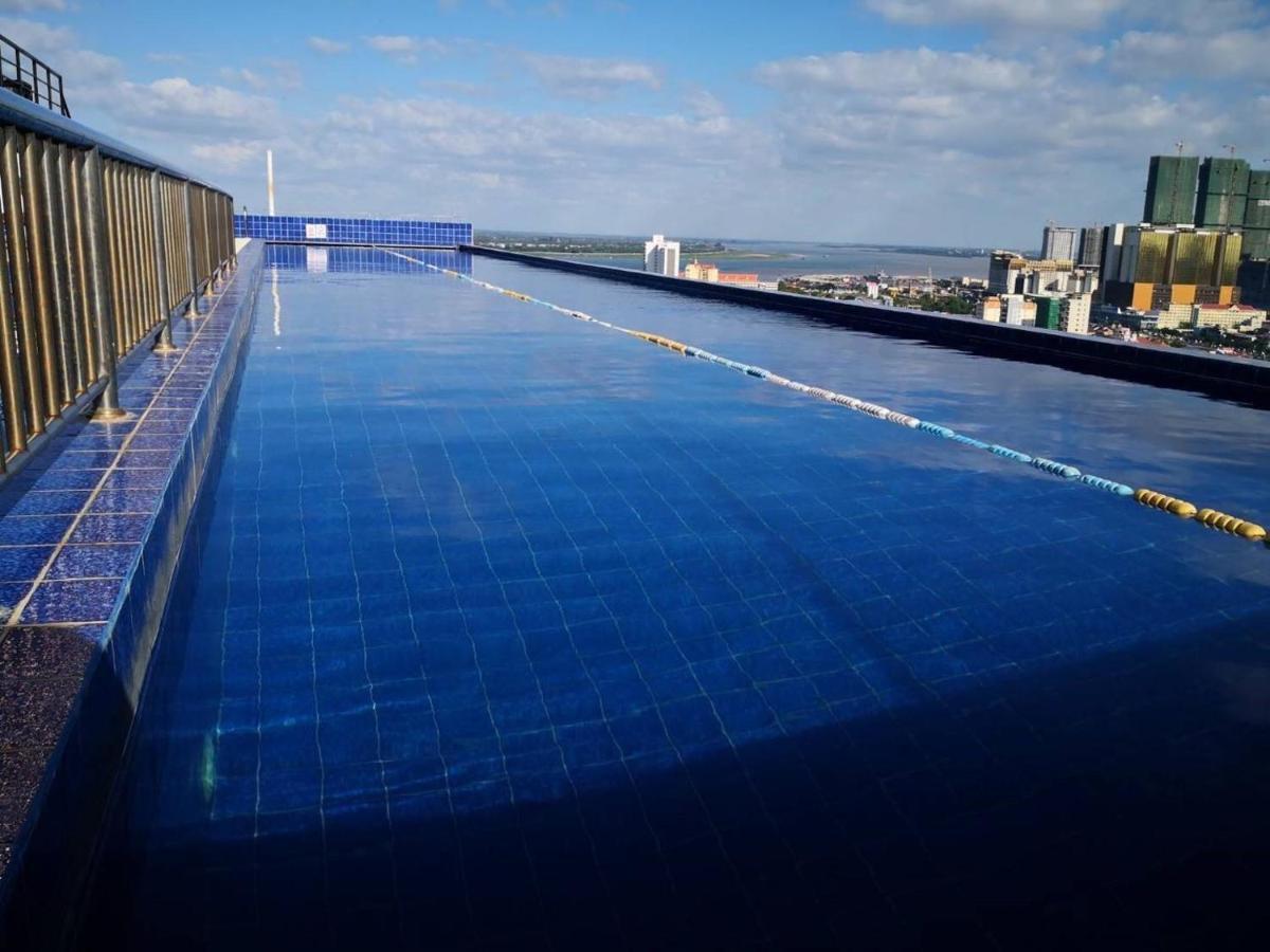 Eastland Hotel & Apartment Phnom Penh Esterno foto